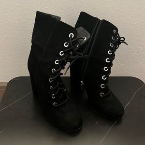 Vince Camuto / Black / Suede / Boot / Lace-up
